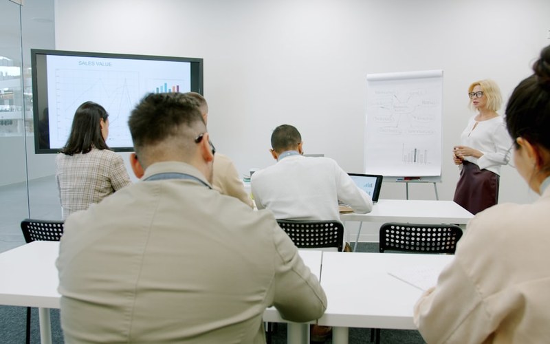 一般的なAI研修サービス