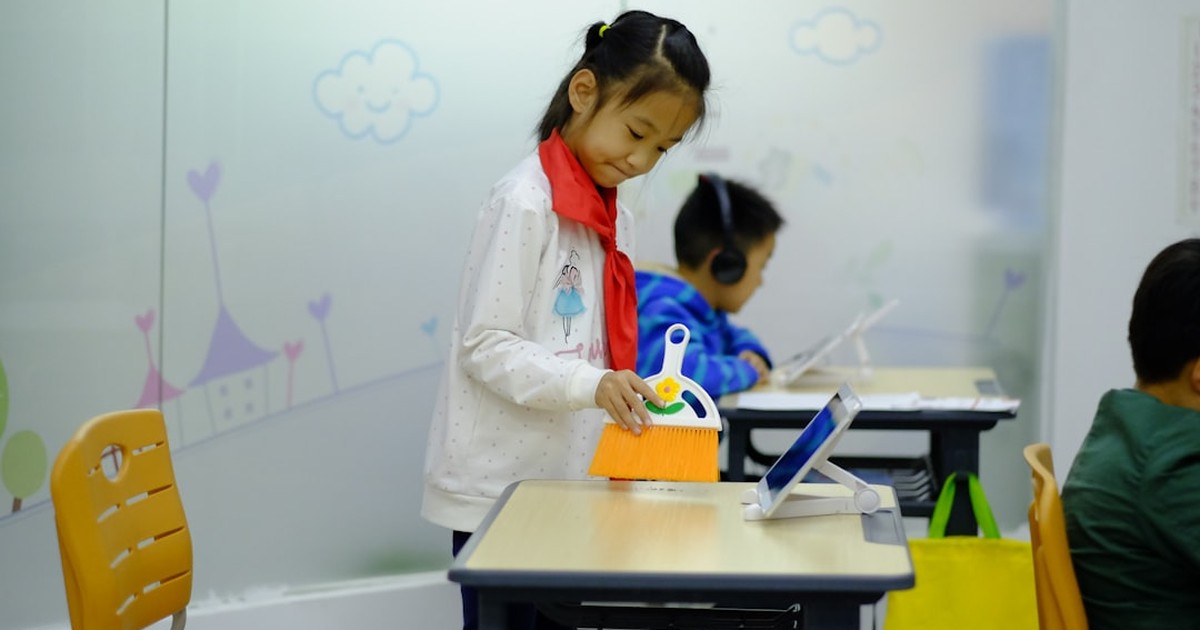 【2026年4月最新】生成AIスクールおすすめ13校比較｜スクールは本当に必要？Claude Codeで実務から学ぶ選択肢も解説