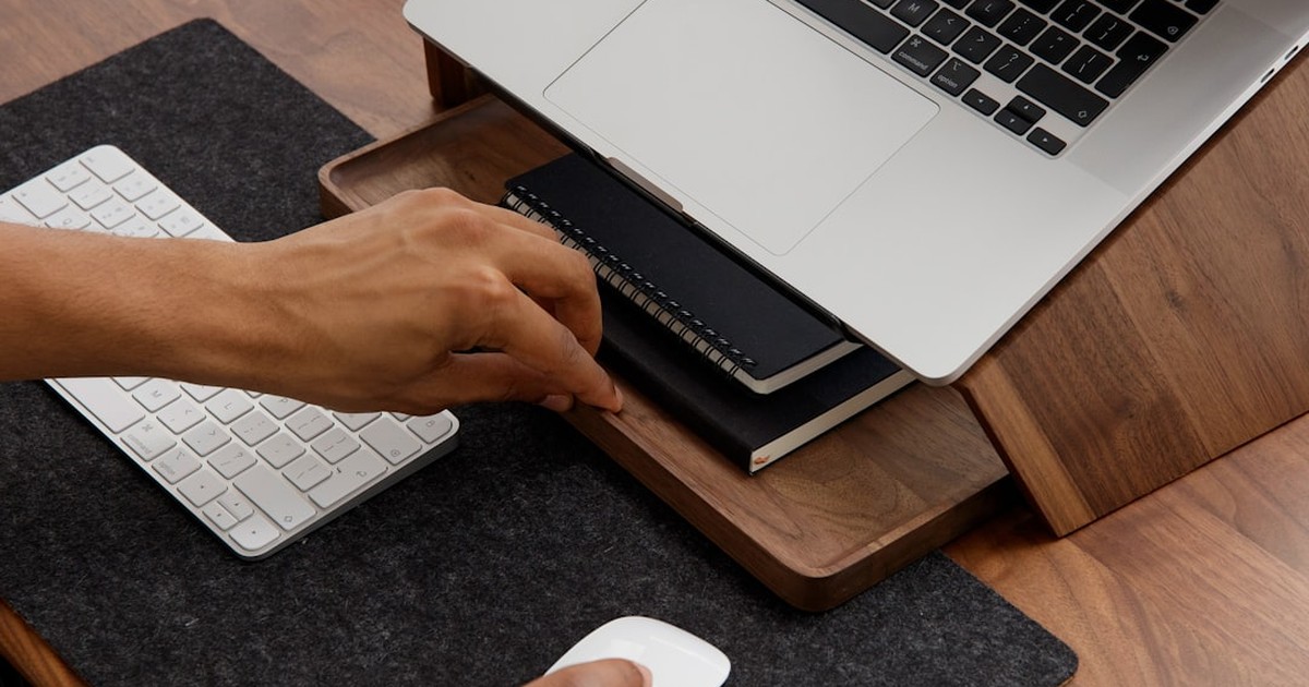 【初心者向け】CLAUDE.mdの書き方完全ガイド｜AIを「自分専用の右腕」に育てる方法