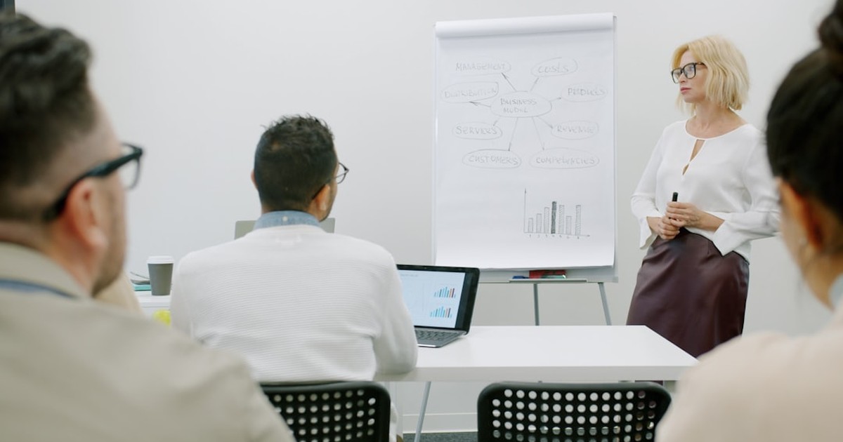 【2026年5月最新】社会人向けAIスクール10選！失敗しないスクール選びの7つの基準を徹底解説
