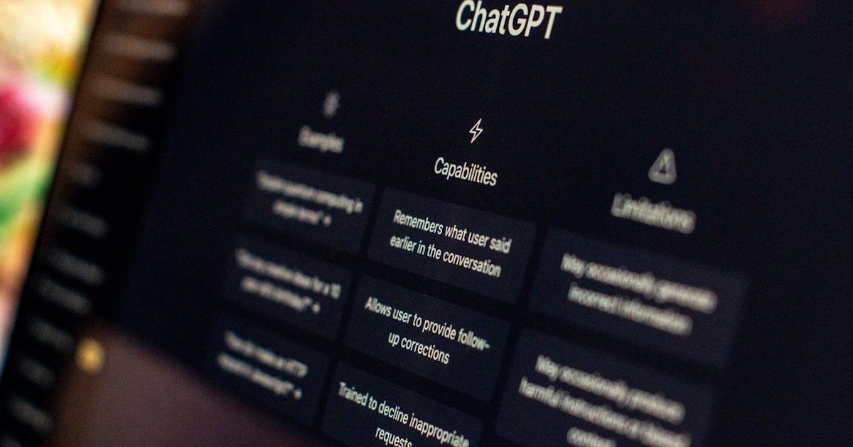 【2026年5月最新】GPT-4を無料で使う方法｜ChatGPT無料版 vs Claude無料版の業務活用力を比較