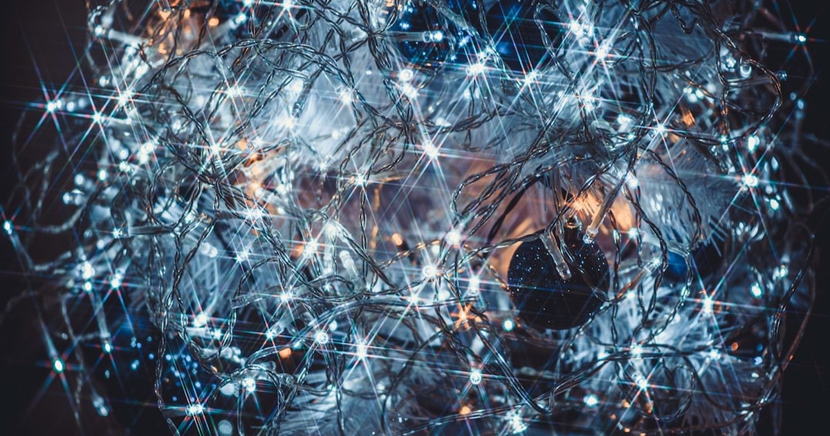【2026年7月最新】AIと生成AIの違いとは？仕組み・活用事例からClaude Codeのような自律型AIエージェントまで徹底解説