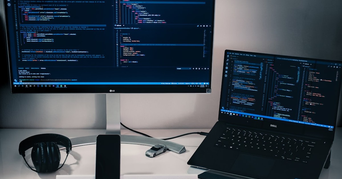 【2026年7月最新】Javaのinterfaceとは？使い方・実装方法・抽象クラスとの違いをコード例付きで完全解説