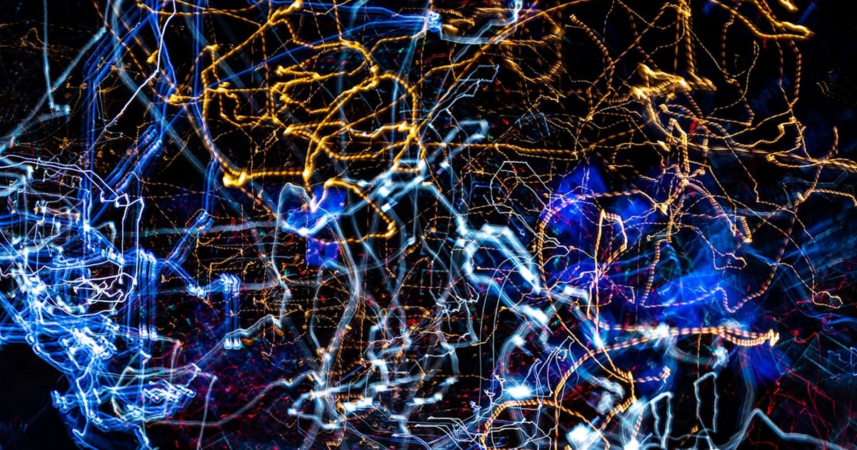 【2026年7月最新】機械学習とディープラーニングの違いを徹底解説｜非エンジニアが失敗しない使い分けとAI活用の本質