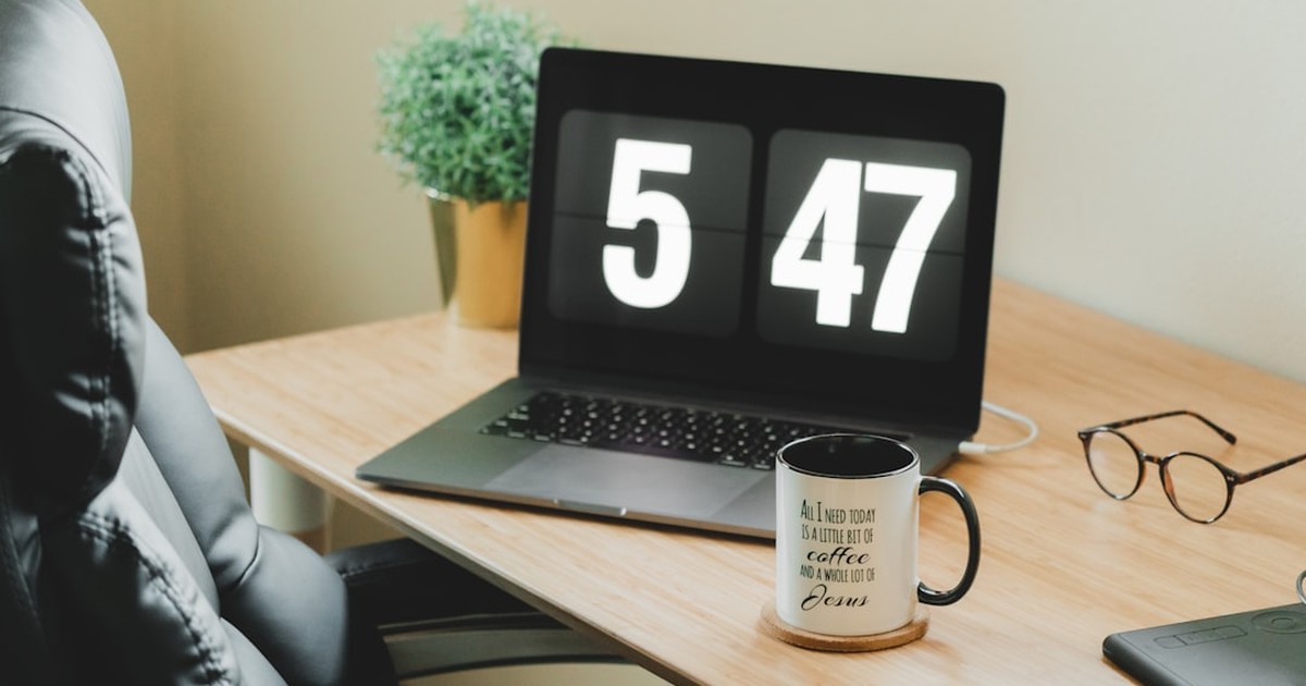 【2026年8月最新】JavaScriptのsort()とは？配列・文字列・オブジェクトの並び替え方法を非エンジニアにもわかりやすく解説