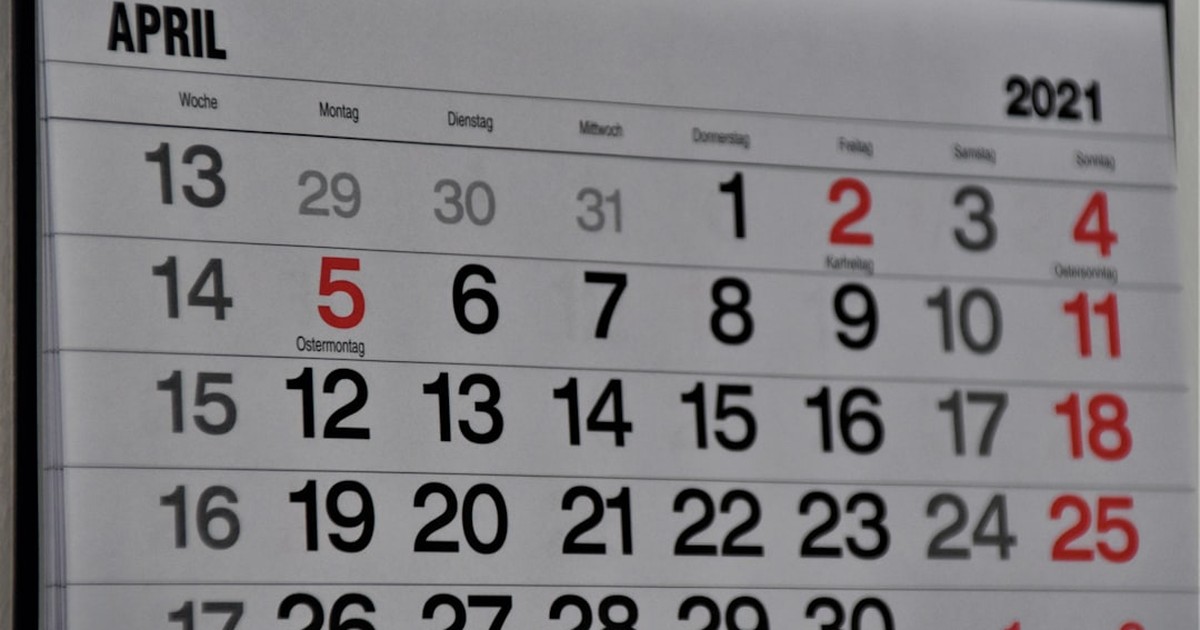 【2026年8月最新】年間の労働時間の計算方法・上限とは？36協定・変形労働時間制の基準と、Claude Code／Codexで集計を自動化する方法