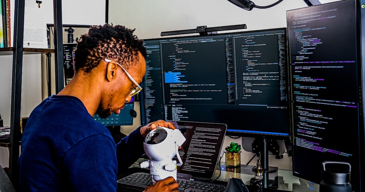 【2026年9月最新】Teachable Machineとは？無料でノーコードAIを作る使い方と業務活用の限界