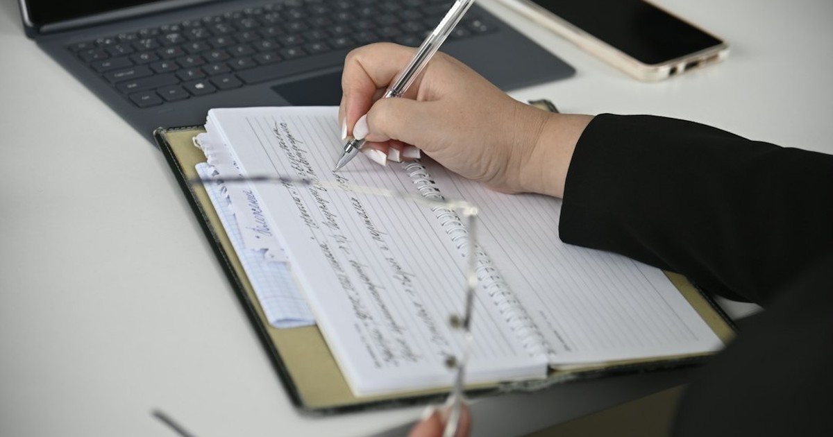 【2026年10月最新】生成AIで社内レポート・報告書を作成する方法｜経営者が押さえる活用法とツール比較